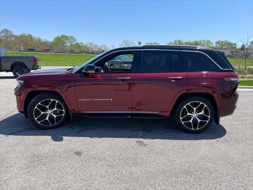 2022 Jeep Grand Cherokee Summit