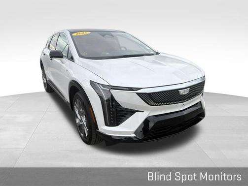Crystal White 2025 Cadillac OPTIQ Luxury