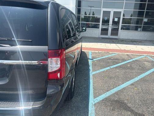 2012 Chrysler Town & Country Touring
