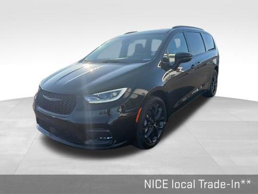 2022 Chrysler Pacifica Touring-L