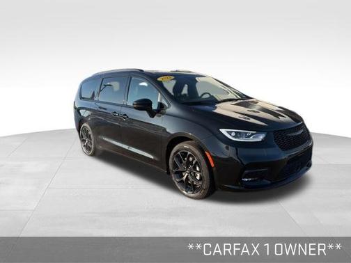 2022 Chrysler Pacifica Touring-L