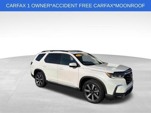 White 2023 Honda Pilot Touring