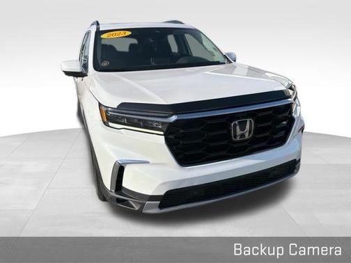 White 2023 Honda Pilot Touring