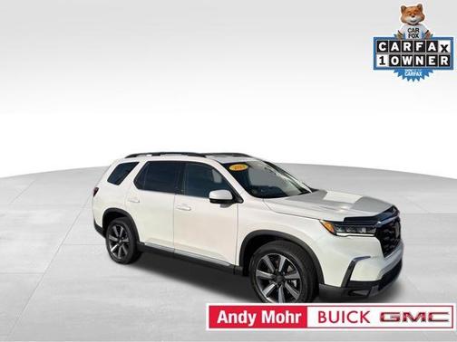 White 2023 Honda Pilot Touring