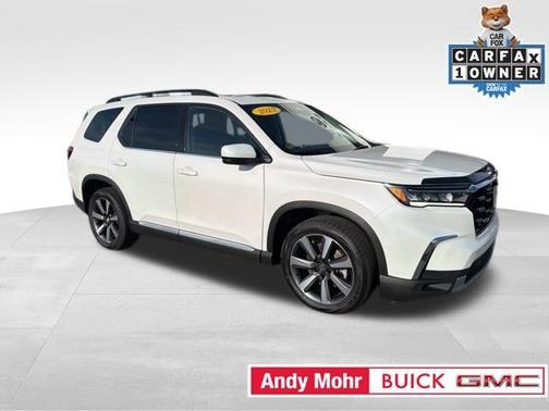 White 2023 Honda Pilot Touring