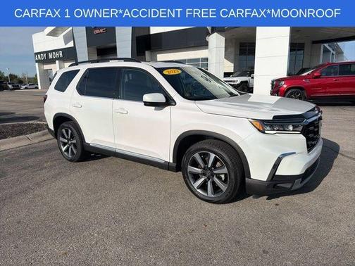 White 2023 Honda Pilot Touring