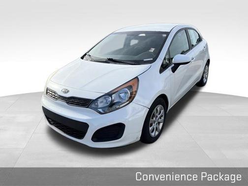 Clear White 2012 Kia Rio5 LX