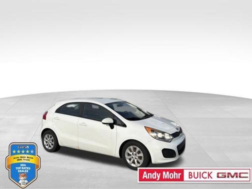 Clear White 2012 Kia Rio5 LX