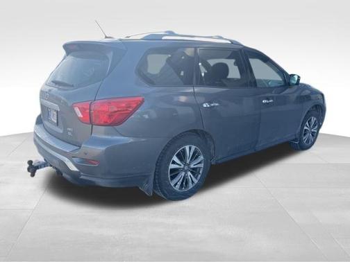 2017 Nissan Pathfinder SL