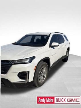 Iridescent Pearl Tricoat 2023 Chevrolet Traverse LT Cloth