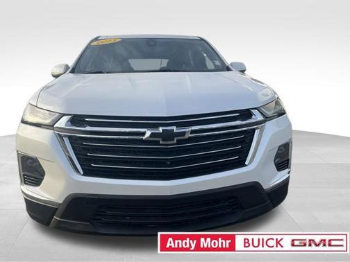 Pearl 2023 Chevrolet Traverse LT Cloth