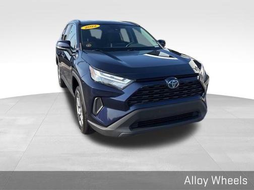 2022 Toyota RAV4 Hybrid XLE