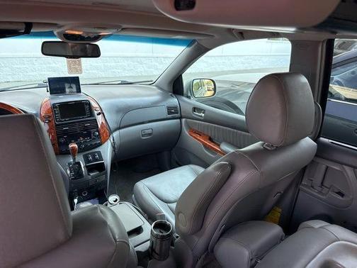 2010 Toyota Sienna XLE