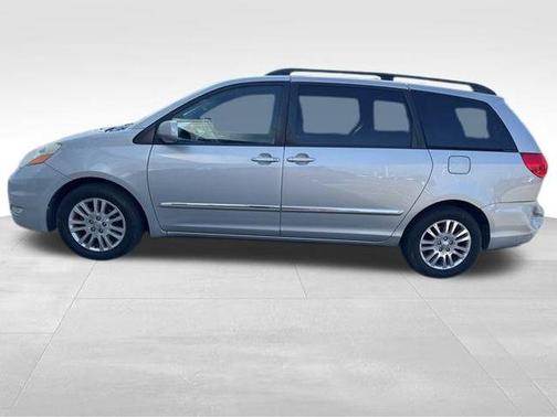 2010 Toyota Sienna XLE