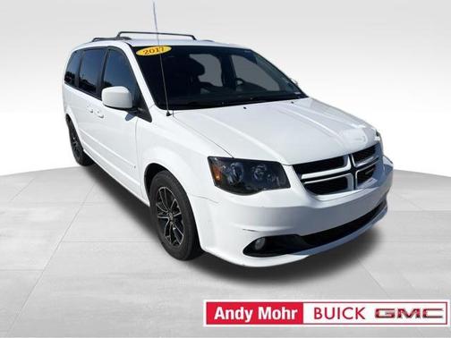 White 2017 Dodge Grand Caravan GT