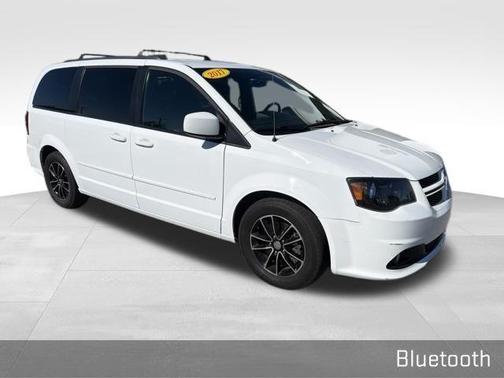 White 2017 Dodge Grand Caravan GT