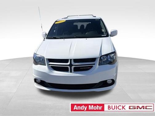 White 2017 Dodge Grand Caravan GT