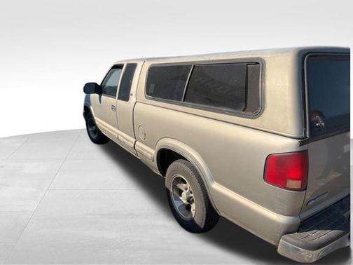 2002 Chevrolet S-10 LS