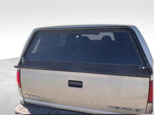 2002 Chevrolet S-10 LS