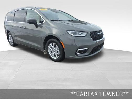 2023 Chrysler Pacifica Touring-L