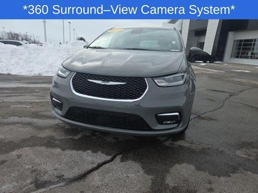 2023 Chrysler Pacifica Touring-L