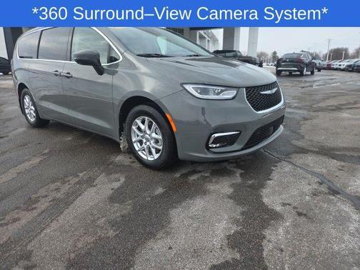 2023 Chrysler Pacifica Touring-L