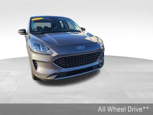 Gray Metallic 2022 Ford Escape SE