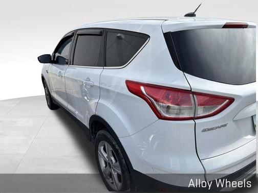 Oxford White 2016 Ford Escape SE