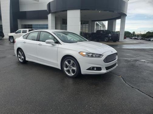 Photo 3 of 49 of 2016 Ford Fusion SE