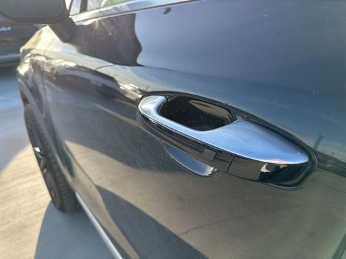 Ebony Black 2023 Kia Telluride S