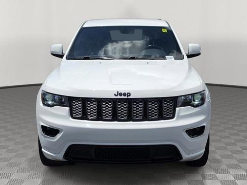 Bright White Clearcoat 2020 Jeep Grand Cherokee LAREDO