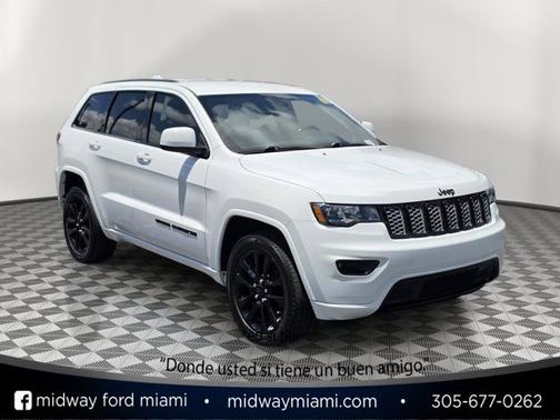 Bright White Clearcoat 2020 Jeep Grand Cherokee LAREDO