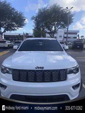 Bright White Clearcoat 2020 Jeep Grand Cherokee LAREDO