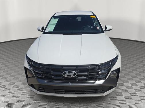 White Pearl 2026 Hyundai TUCSON SE