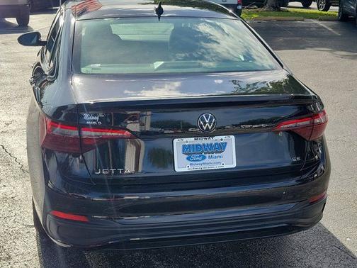 Deep Black Pearl Effect 2024 Volkswagen Jetta 1.5T SE