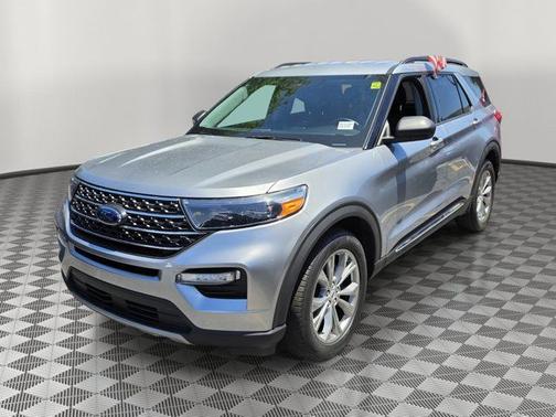 ICONIC SILVER METALLIC 2023 Ford Explorer XLT