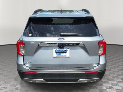 ICONIC SILVER METALLIC 2023 Ford Explorer XLT