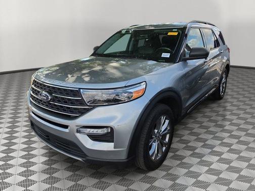ICONIC SILVER METALLIC 2023 Ford Explorer XLT