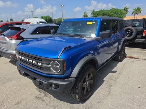 VELOCITY BLUE METALLIC 2024 Ford Bronco BLACK DIAMOND