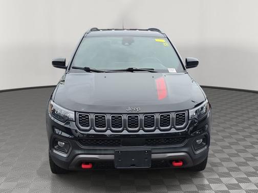 Diamond Black 2025 Jeep Compass TRAILHAWK