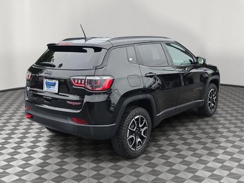 Diamond Black 2025 Jeep Compass TRAILHAWK