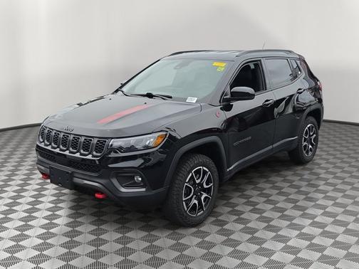 Diamond Black 2025 Jeep Compass TRAILHAWK