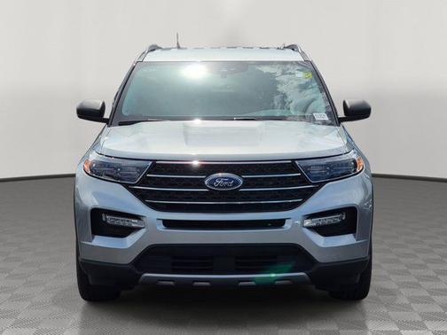 ICONIC SILVER METALLIC 2023 Ford Explorer XLT