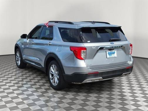 ICONIC SILVER METALLIC 2023 Ford Explorer XLT