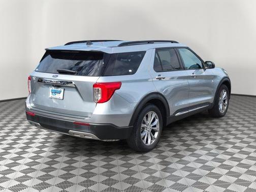 ICONIC SILVER METALLIC 2023 Ford Explorer XLT