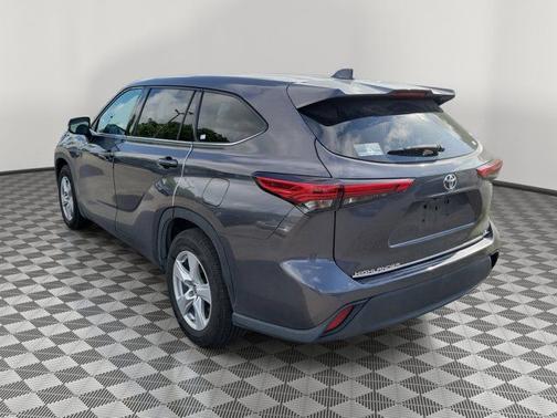 Magnetic Gray Metallic 2021 Toyota Highlander LE