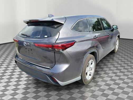Magnetic Gray Metallic 2021 Toyota Highlander LE