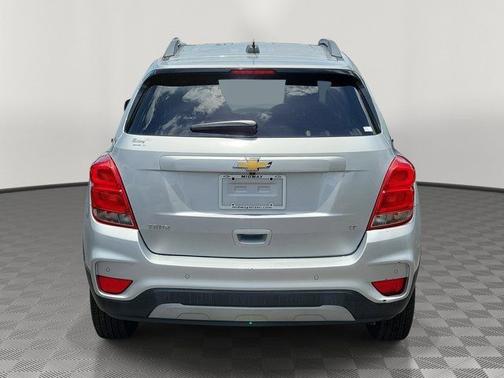 Silver Ice Metallic 2019 Chevrolet Trax LT