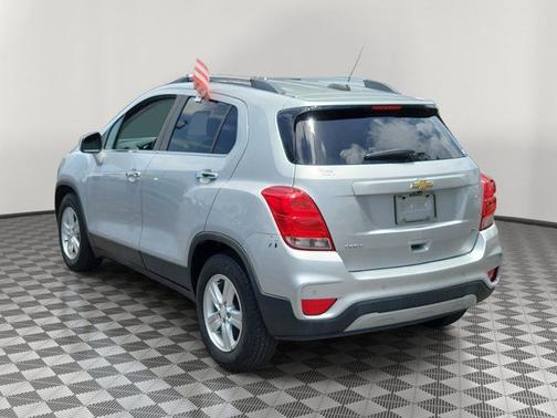 Silver Ice Metallic 2019 Chevrolet Trax LT