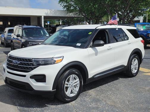 STAR WHITE MET TRI-COAT 2024 Ford Explorer XLT